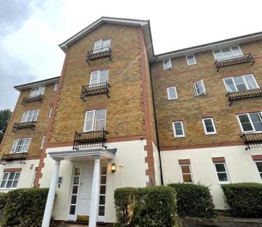West Hill Apartment | Spacious Quiet Stylish entire flat