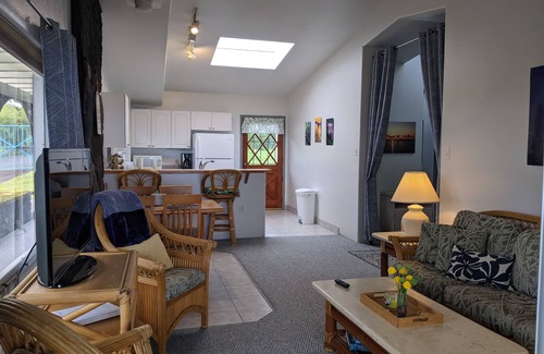 Kalaoa Cottage | Spacious Ranch Cottage with private hot tub and VIEW!