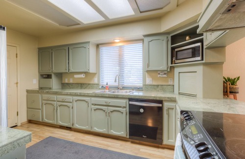 Oroville East House | Spacious residential home with pool, bar, and game room.