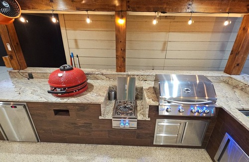 Northside House | Spacious Retreat: Cozy Bedrooms, Gourmet Kitchen & Outdoor Oasis!