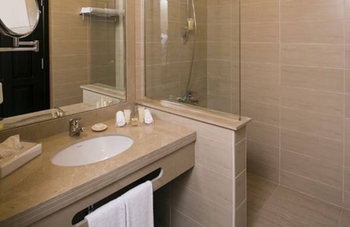 Makadi Bay House | Spacious Room by the Sea with Outdoor Pools and Near Mini Egypt Park
