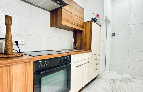 Liesing Apartment | Spacious Room 11-Min Stroll to Atzgersdorf Park