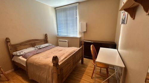 Somers Town Bed & Breakfast | Spacious Room in Central London