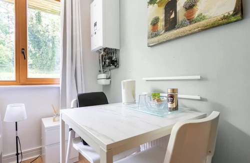 Stepaside Apartment | Spacious room with a relaxing view
