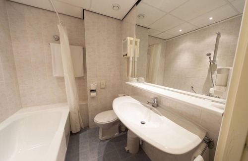 Rijssen Hotel | Spacious Room with Balcony! Indoor Pool, Free Parking! Near Hollands Schwarzwald