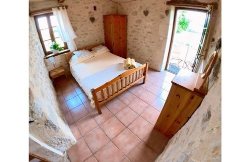 Garonne House | Spacious rural gite, large pool - 5mins from historical villages