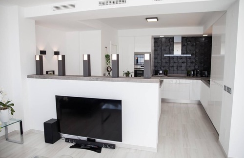 Torremolinos House | Spacious Sea View Penthouse with Sea View, Wi-Fi & Terrace