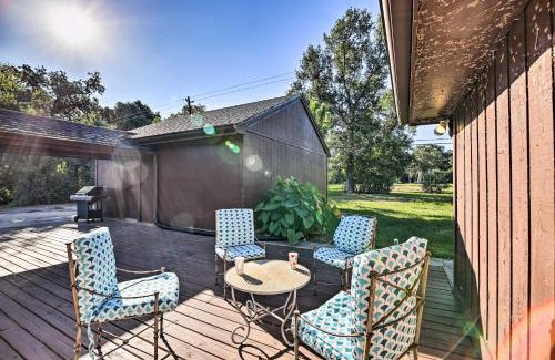 El Lago House | Spacious Seabrook Home with Patio 1 Mi to Beach!