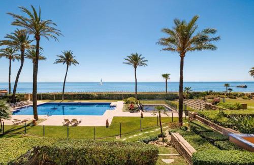 Bahia de Casares Apartment | Spacious Seaside Retreat - La Perla del Mar