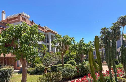 Bahia de Casares Apartment | Spacious Seaside Retreat - La Perla del Mar