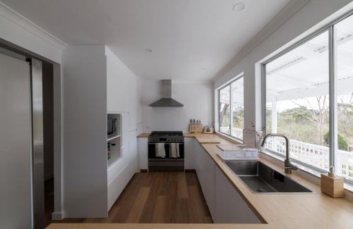 Woodridge House | Spacious & Secluded Bush Retreat