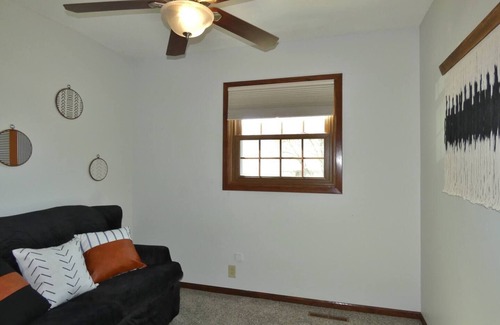 Pella House | Spacious Six Bedroom House in Charming Pella