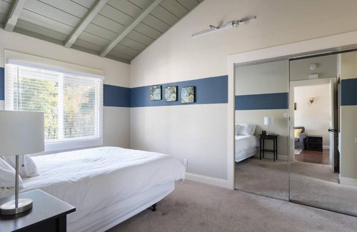 Shoreline West Apartment | Spacious, Soaring Ceilings, Near Downtown MV, GOOG