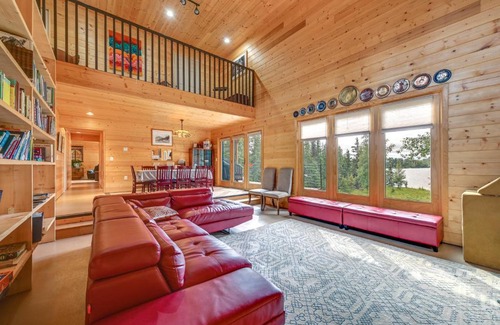 Ridgeway House | Spacious Soldotna Home with Mackey Lake Views!