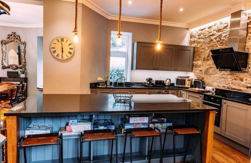 Balloch House | Spacious South Lodge with Hot Tub Balloch