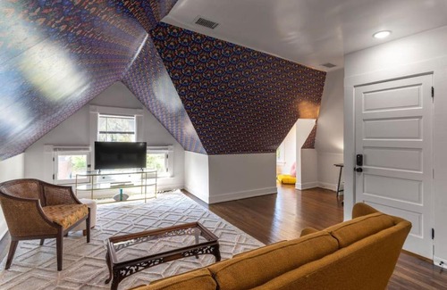 East Walnut HIlls Apartment | Spacious Studio Central Locale
