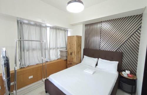 Alabang Apartment | Spacious & Stylish Condo Free Wifi & Netflix TLB2