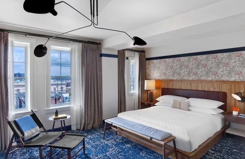 Mount Vernon Hotel | Spacious & Stylish Rooms in Baltimore's Art District - With Rooftop Bar