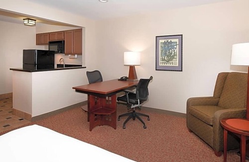 The East Side Hotel | Spacious Suite – Kitchen, Living Area & Free SFO Shuttle