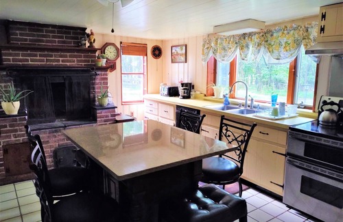 Chester House | Spacious Suite (1 hr to Manhattan)