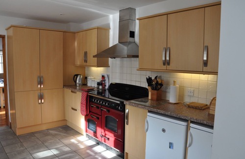 West Lulworth Cottage | Spacious Thatched Cottage in Lulworth Cove, Dorset. Sleeps 10. 5 min walk to sea