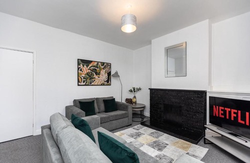 Hemsworth House | Spacious three bedroom property!