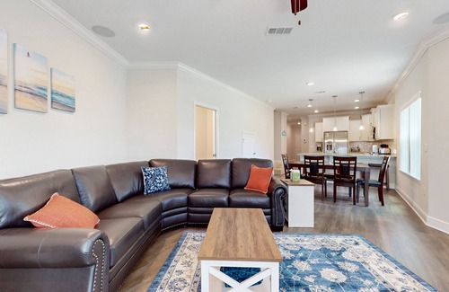 Navarre House | Spacious townhome, dog-friendly w full kitchen & shared pool