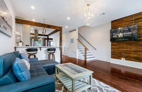 Faubourg Lafayette House | Spacious Townhouse close to FQ & City Hot Spots