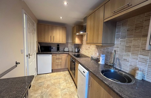 Telford House | Spacious Townhouse with Parking