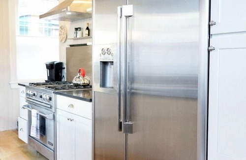 Providence Apartment | Spacious & Vibrant Two Level Artist's Loft/1 bed/2 bath