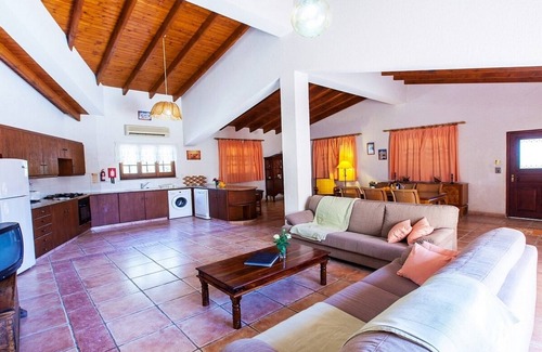 Polis Villa | Spacious Villa, Large Private Pool, Outdoor Jacuzzi, Attractive Gardens, 10 min walk to the Beach!