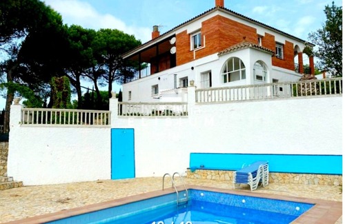 Vidreres Villa | Spacious villa sleeps 20, swimming pool, tennis court, mini-golf course, garden, barbecue,.