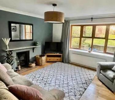 Horspath House | Spacious Village House near Oxford with Woodburner