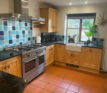 Horspath House | Spacious Village House near Oxford with Woodburner