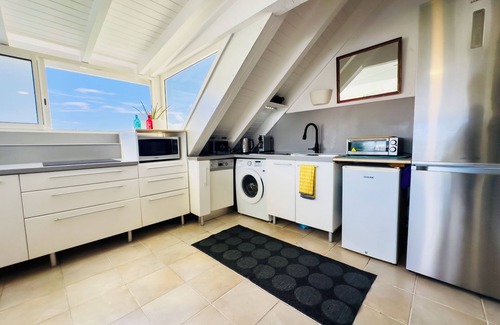 Nettle Bay Apartment | Spacious Waterfront 2-Bedroom Condo w/2 Bathrooms, Pool, AC