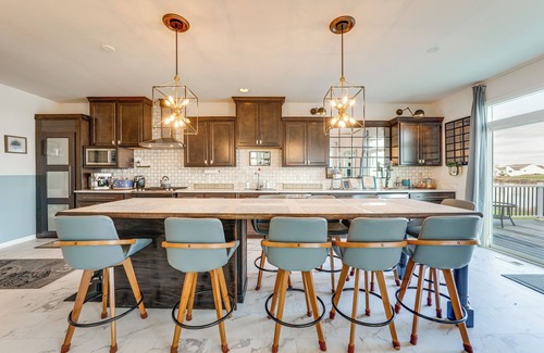 Yorkville House | Spacious Waterfront Yorkville Getaway w/Yard