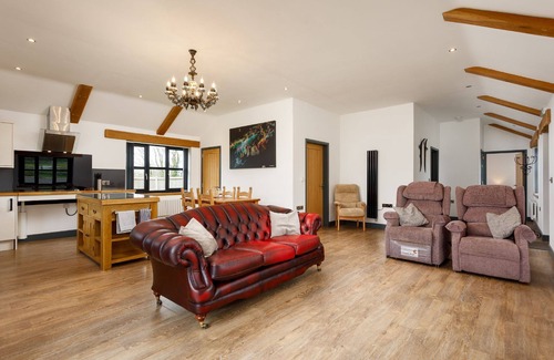 Penhallow Cottage | Spacious Wheelchair Accessible 2 Bedroom Cottage with Hot Tub