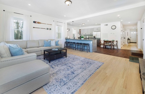 Braintree House | Spaciously Convenient Lake House 4 BR, 2 BA, 8 ppl