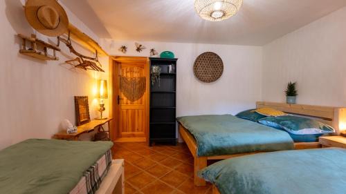 Hostim House | Spaní na včelách