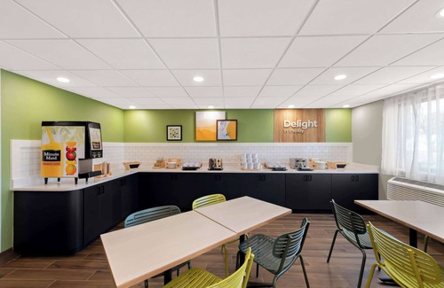 North Camellia Acres Hotel | Spark by Hilton Norfolk