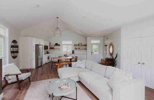 Plympton-Wyoming Cottage | Sparks Waterfront Cottages- Blue Point Bay