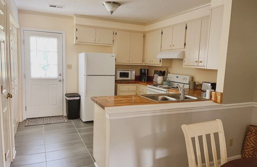 Fairforest House | Spartanburg Serenity : Stylish 2-Bedroom Townhouse