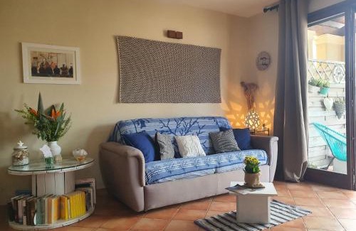 Villasimius House | Spazioso appartamento con terrazza a due passi dal centro