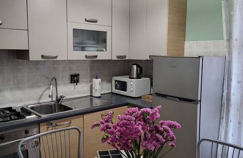 Roreto Apartment | Spazioso Bilocale con Ampio Terrazzo, in Zona Tranquilla Vicino al Centro