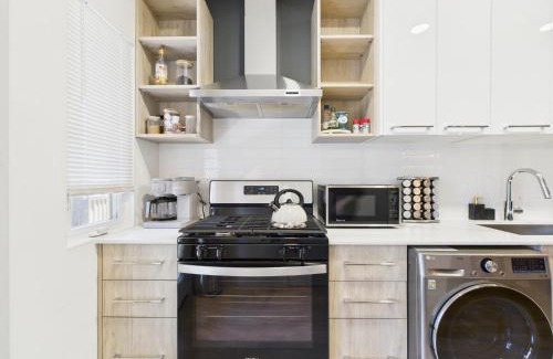 Ukrainian Village Apartment | Speakeasy Serenity Retreat