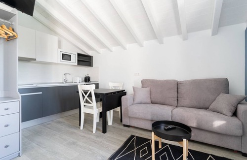 Villaverde de Pontones Apartment | Special studio for couples with double whirlpool tub and views of the main garde
