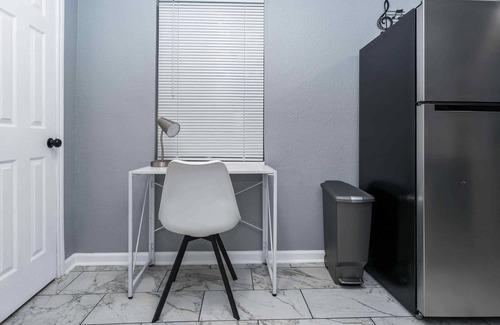 South Central Houston Apartment | Special Weekly Rates/Close to Eado, UH, Medical Center & NRG