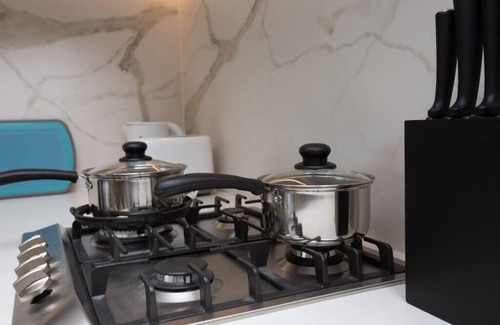 Doncaster East Apartment | Specious 2beds Apt Doncaster east Wifi and carpark