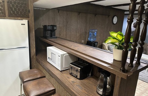 East Kildonan House | Specious cozy basement suite