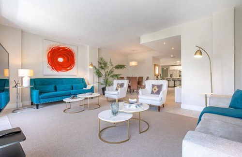Recoletos Apartment | Spectacular 2-Bedroom Apartment with Stunning Retiro Park Views In the Heart of Barrio Salamanca